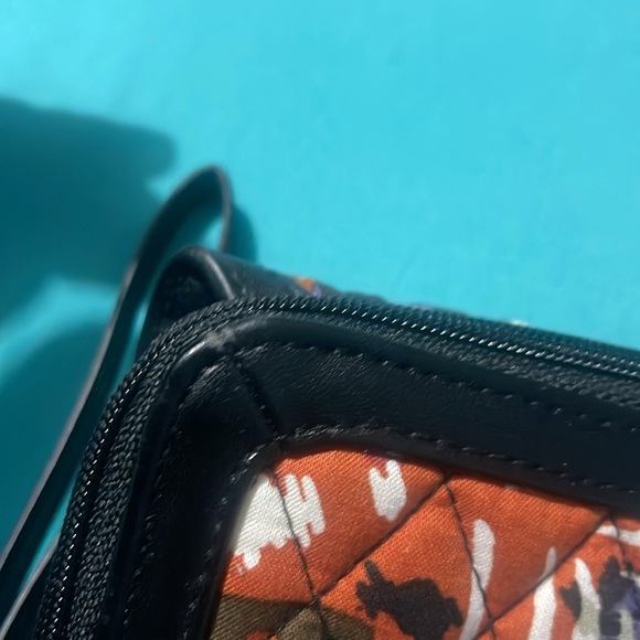 Vera Bradley Ultimate Wristlet Painted Feathers NWT with Defects (see photos) - Picture 7 of 12